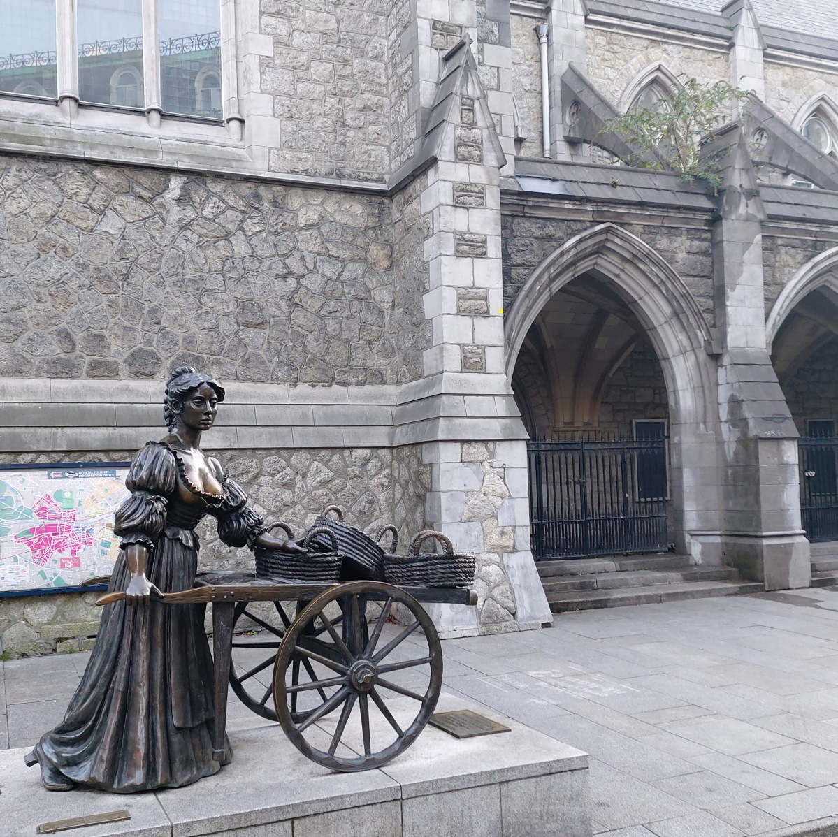 erasmus+-dublin-bronzefigur